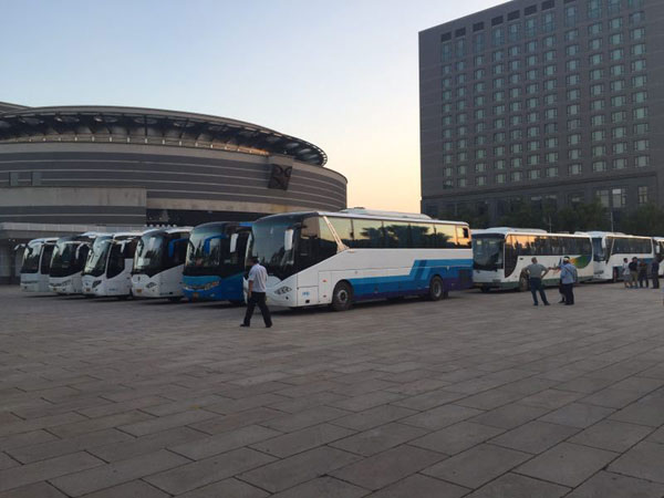 別急，教你解決企業(yè)年會大巴車（深圳企業(yè)年會包車）